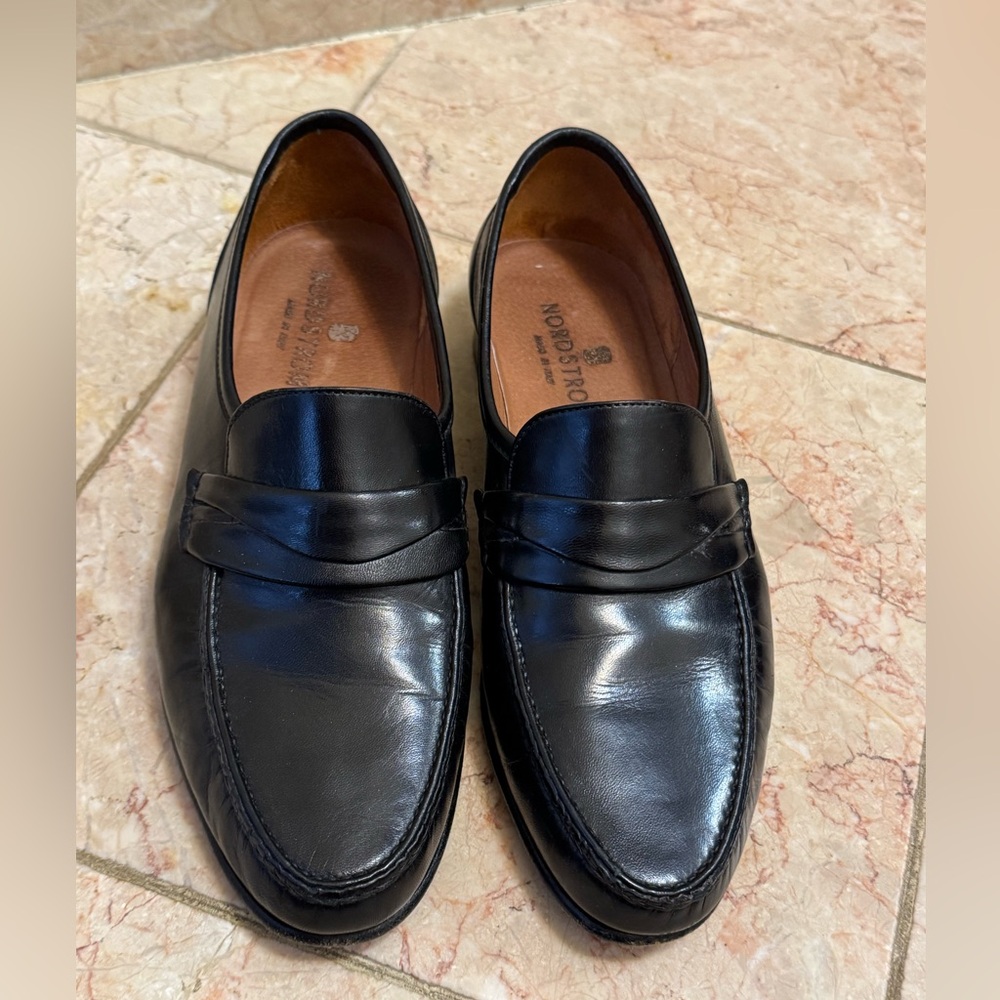 Nordstrom black leather loafers size 10M made in Italy